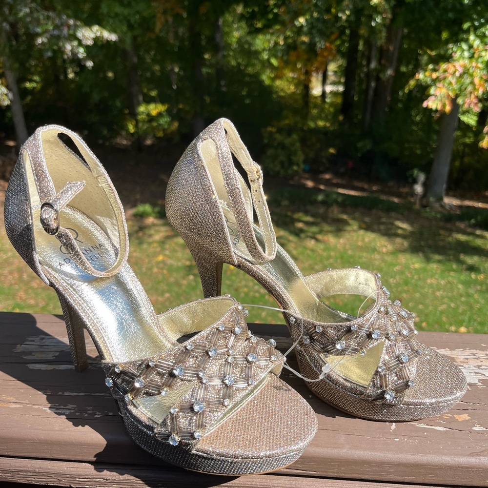 Adrianna Papell silver bling 5”heels NWOT Gorgeous shoes great for evening out